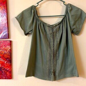 H&M off the shoulder green shirt bow in front textured pattern in front size M